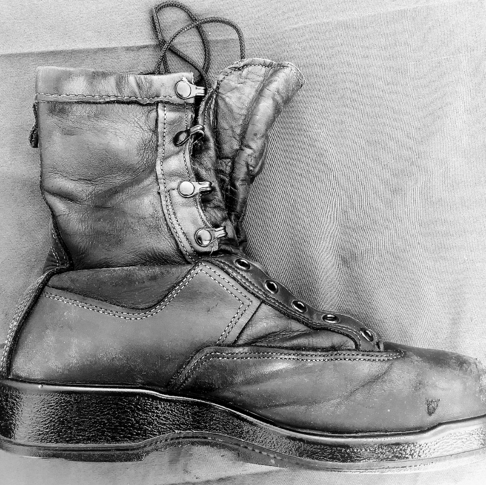 Work boots steel toe -  military grade size 10W